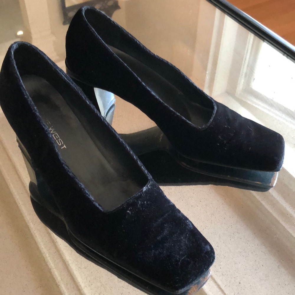 Square toe velvet chunk heel